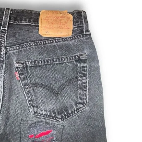 🔥🖤 Levi’s 501 Original Black Jeans Men’s 31x32 – Distressed 🧷 Graphic Print 👖